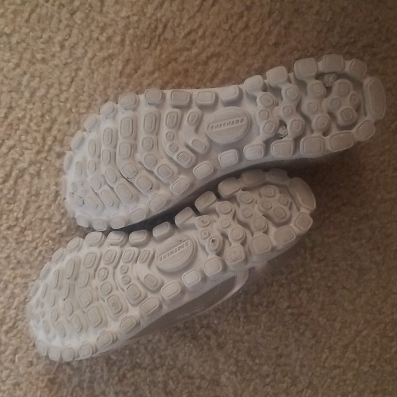 Skechers - Picture 2 of 4